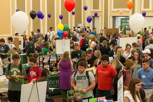 Crowd at Majors Fair in Baker Ballroom